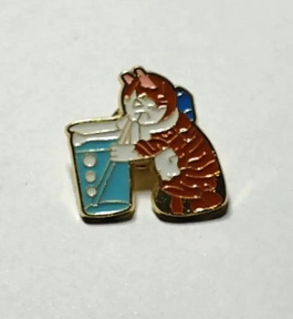 Cute Funny Cat Drinking With A Straw Pin Kitty Lapel Hat Brooch